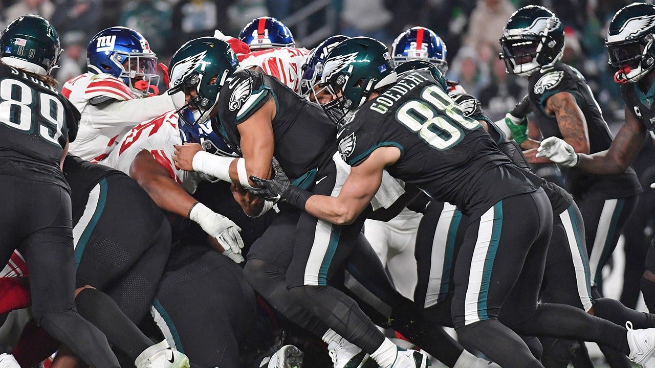 Eagles' Dallas Goedert defends 'tush push' as NFL owners reject ban proposal