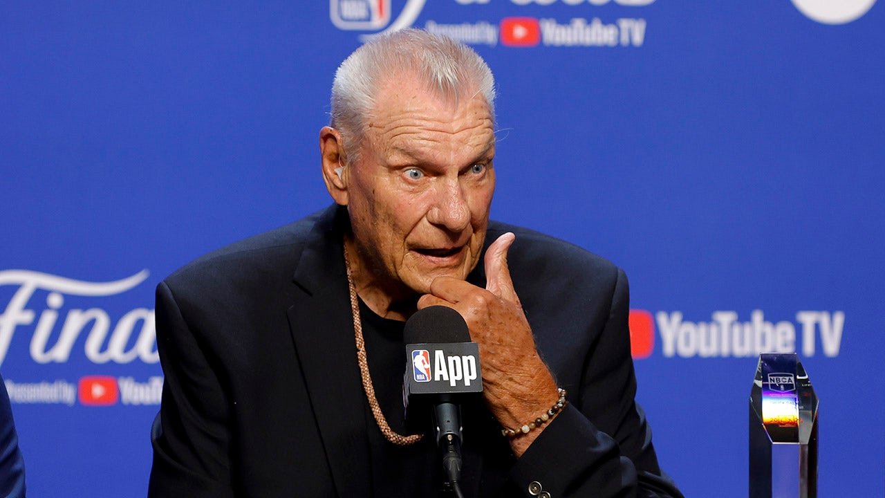 Don Nelson protests Mavericks' Doncic trade while accepting lifetime award