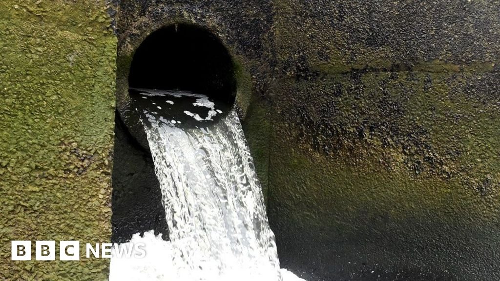 Failing water sector needs stronger regulation, review says