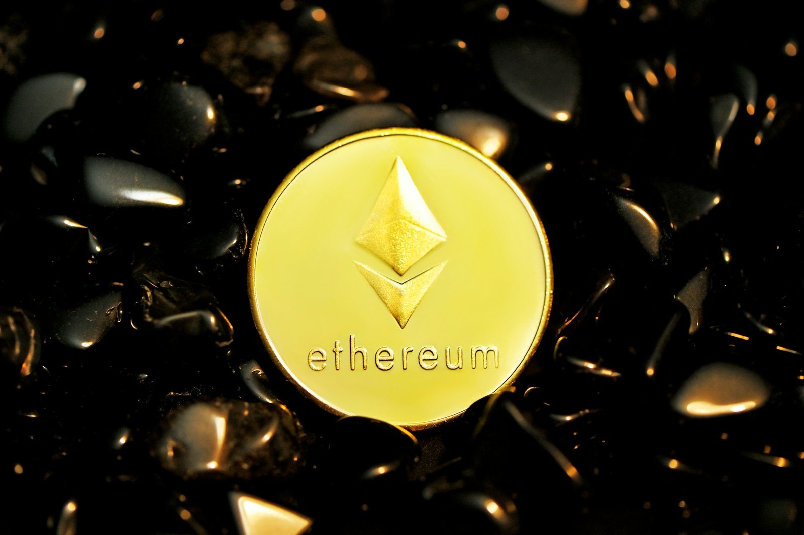 Ethereum Breakout Imminent? Broadening Wedge Hints At $4,200 Surge