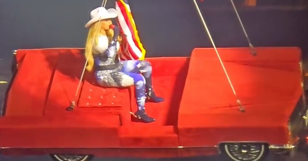 Video shows Beyonce pausing concert after set piece malfunctions