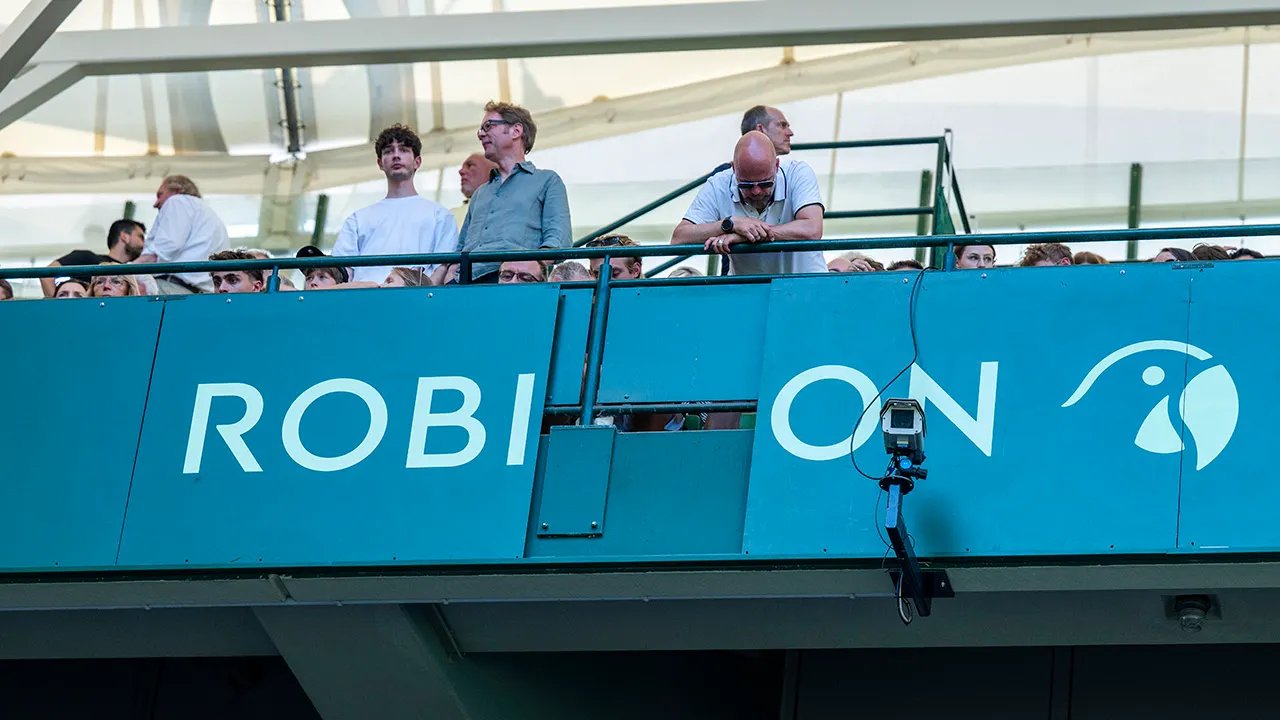 Alexander Zverev rushes to fan's aid after freak accident at German tournament