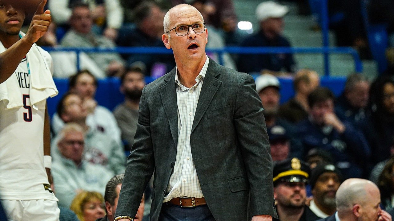 Dan Hurley shows little interest in NBA jump as Knicks launch coaching search