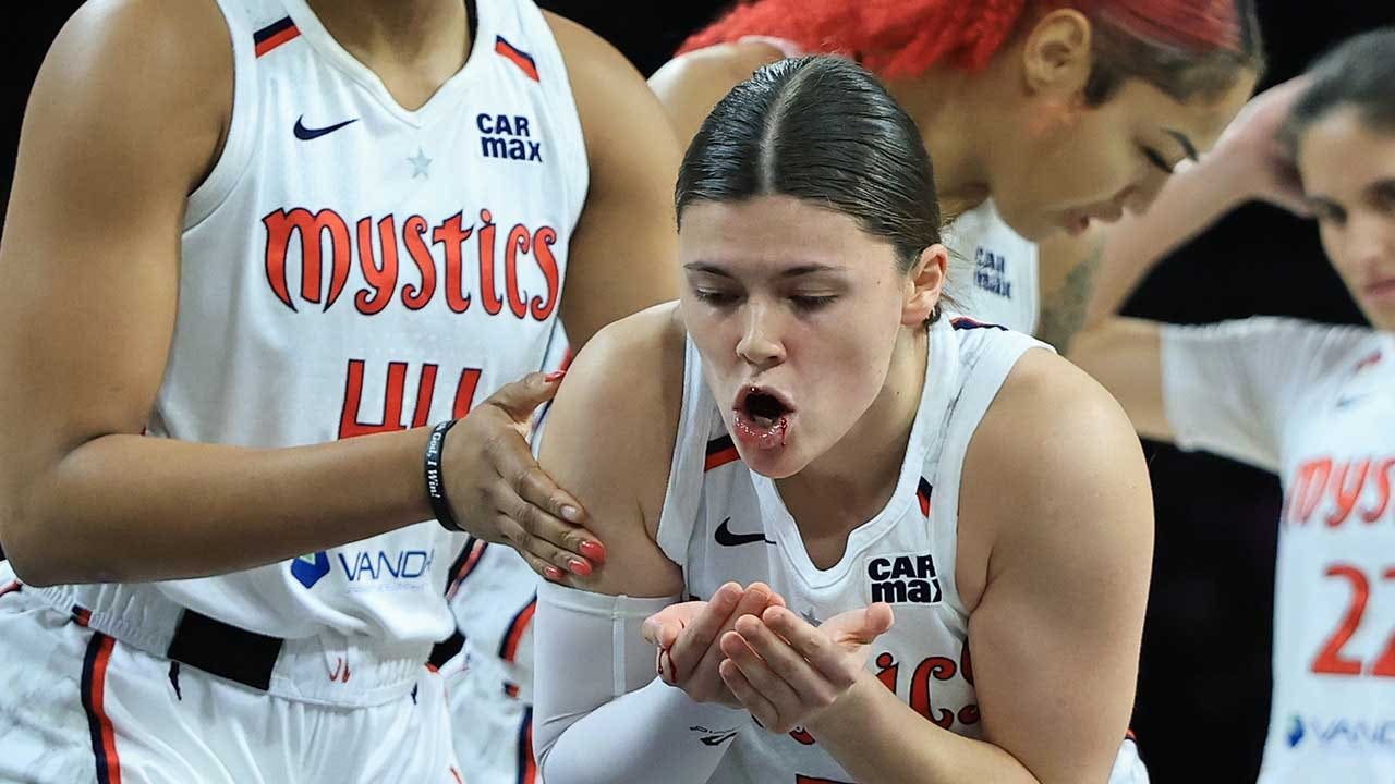 The Mystics' Jade Melbourne loses front tooth after elbow from Chelsea Gray