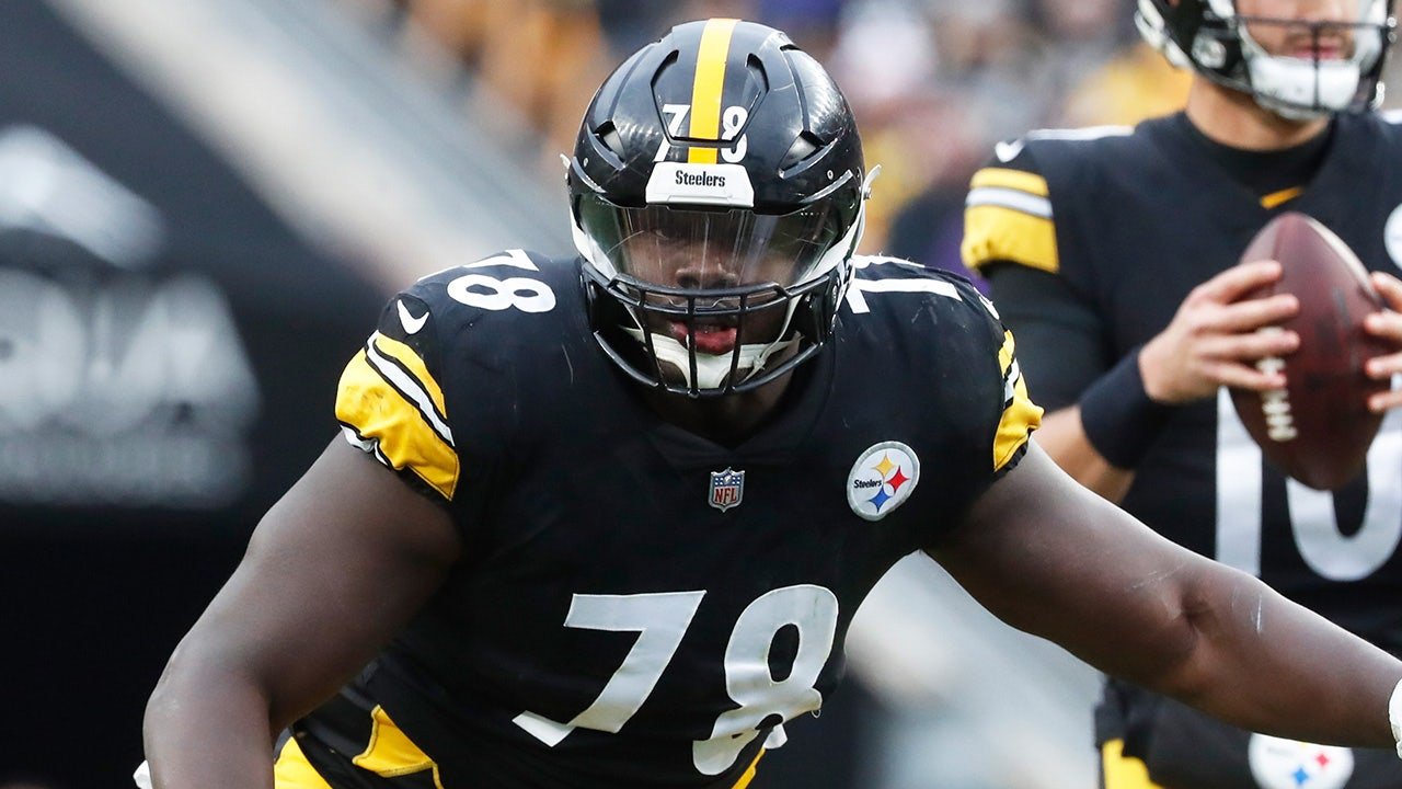 James Daniels puts NFL injury in perspective amid immigration arrests
