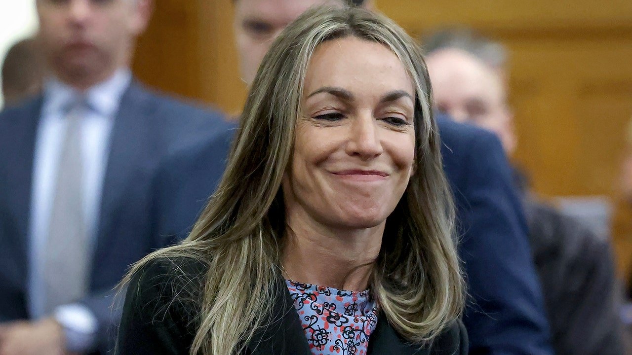 Karen Read's lawyer urges jury to find her not guilty in officer's death