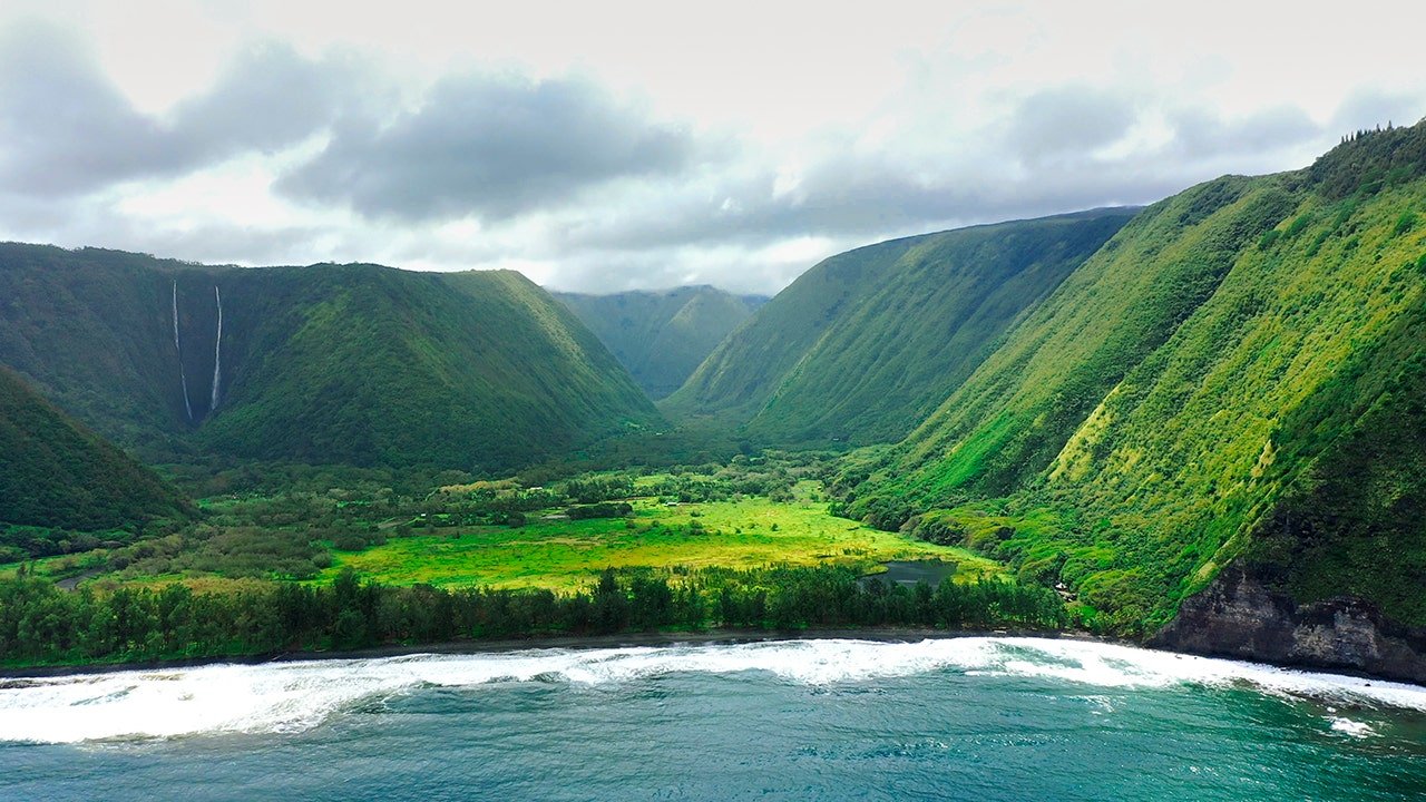Tourist survives fall near active volcano in popular vacation destination