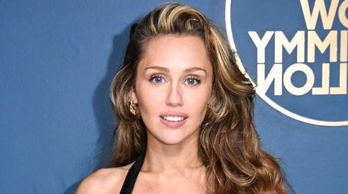 Miley Cyrus forced by fans to perform at Tribeca Film Festival