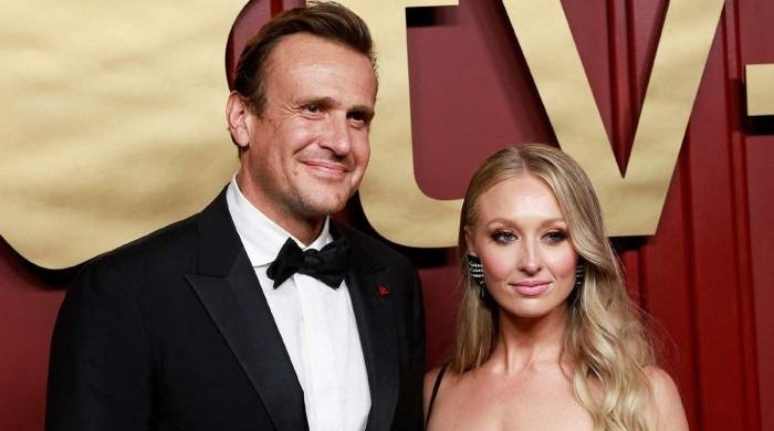 Jason Segel popped question, girlfriend Kayla Radomski said yes