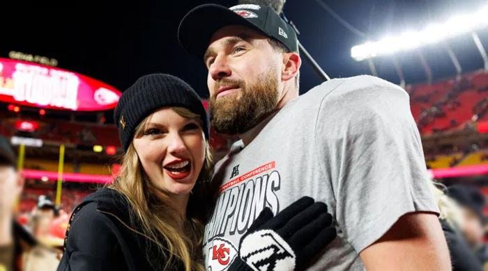 Taylor Swift steals spotlight from Travis Kelce with hilarious move