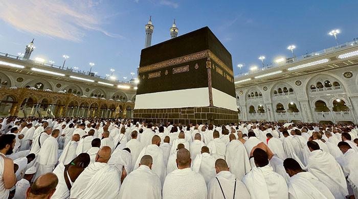 Million-plus pilgrims begin Hajj under blazing sun