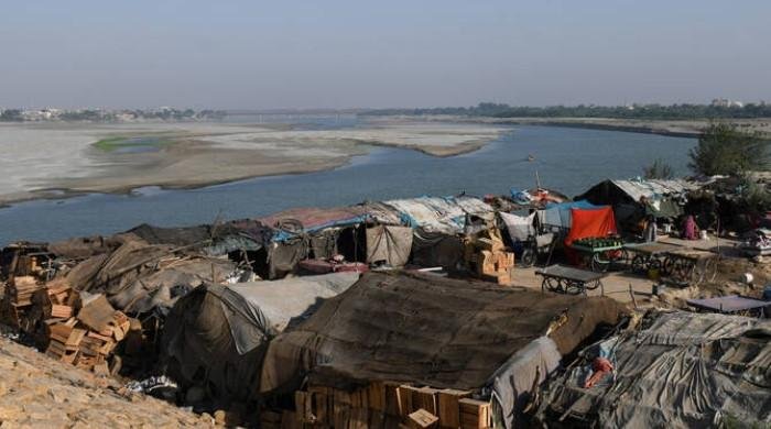 Over 44% Pakistanis now below poverty line under new WB threshold