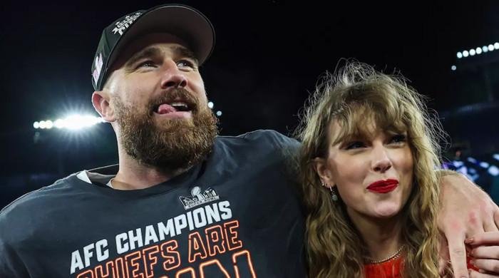 Taylor Swift, Travis Kelce make fans swoon with latest loved up display