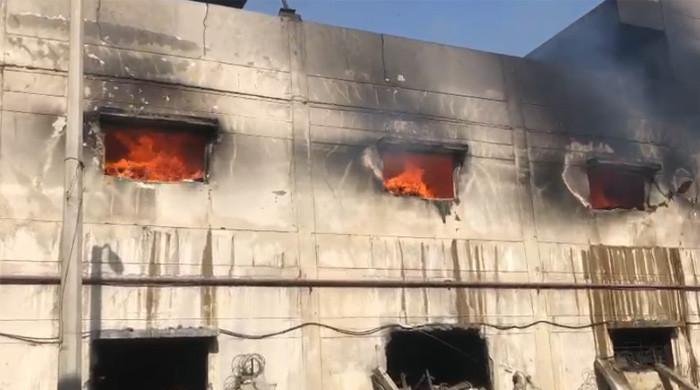 Five firefighters hurt as efforts underway to douse Karachi factory inferno