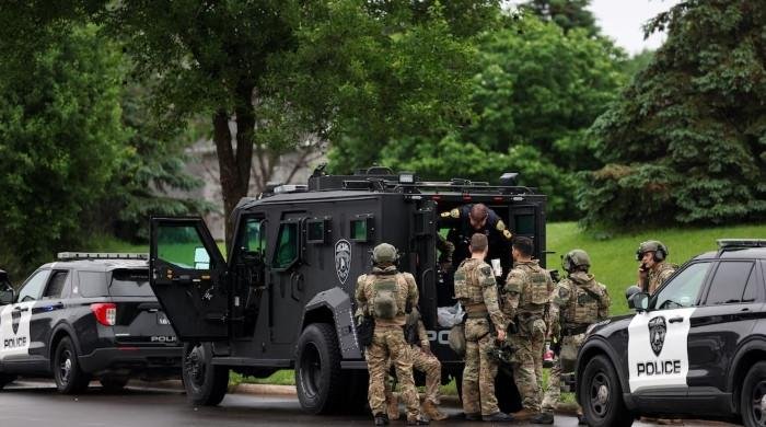 Manhunt underway for suspect in deadly shooting of US lawmakers