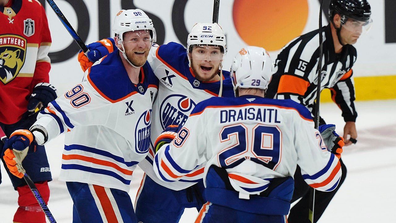 Edmonton battles back from 3 goals down in front of Taylor Swift, Travis Kelce