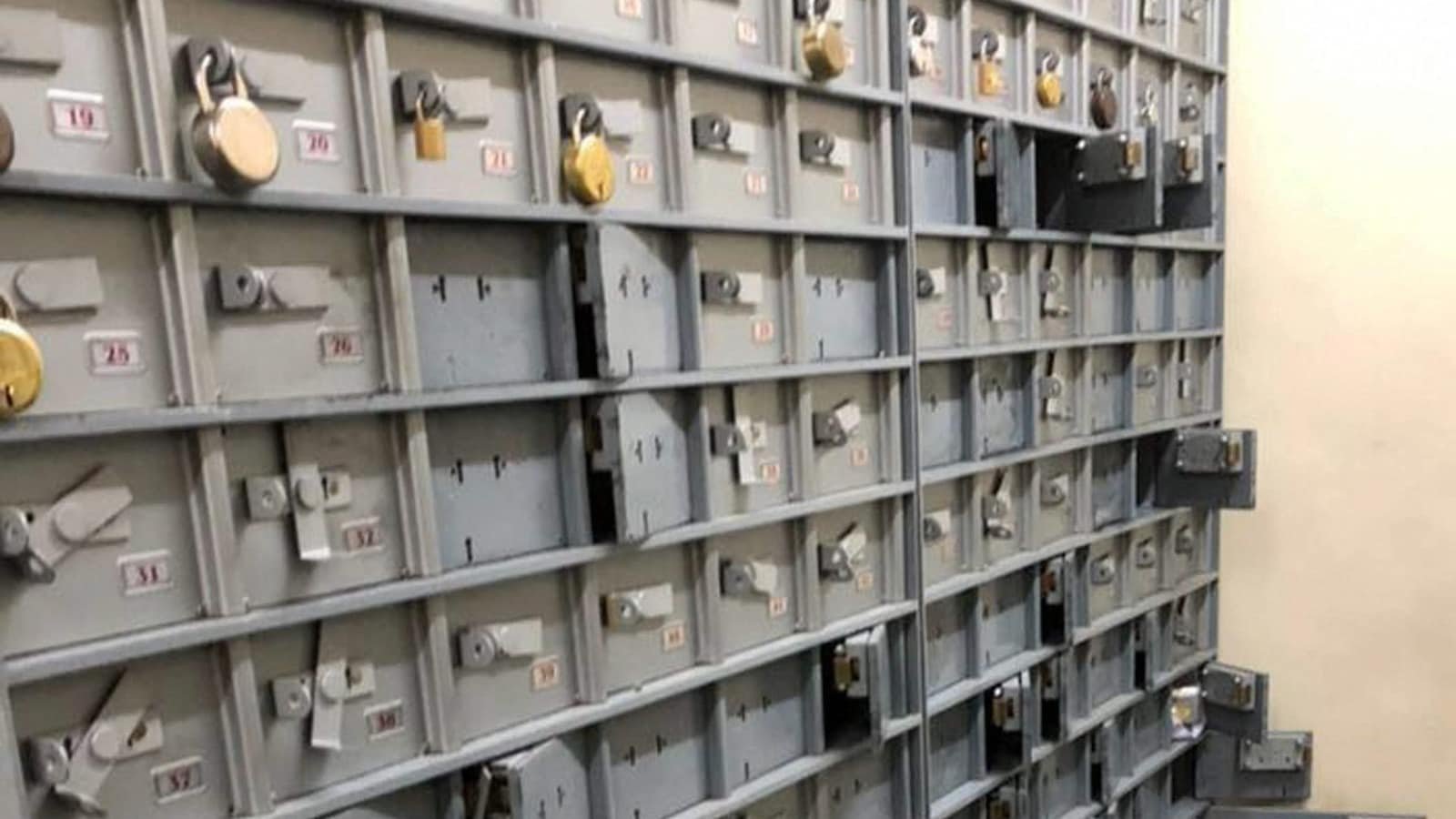 If Your Jewellery Goes Missing From The Locker, Can The Bank Be Held Liable? | Explained