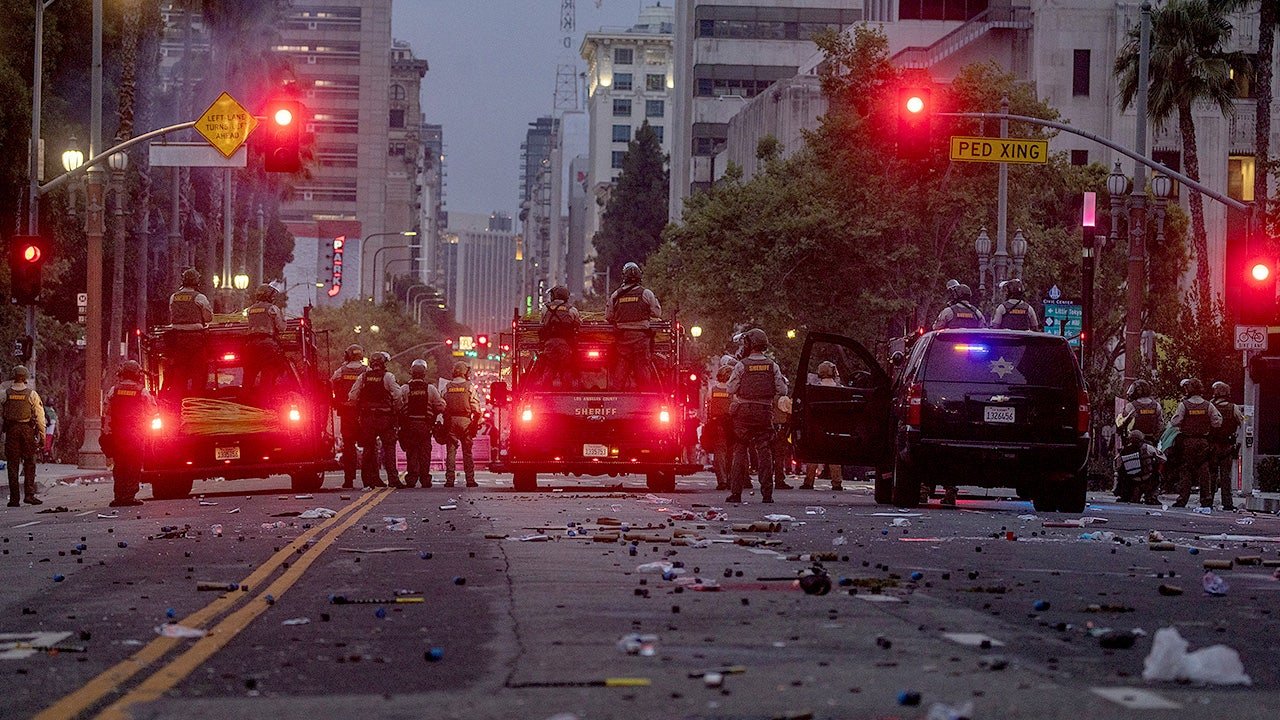 Ex-LAPD detective says Mayor Bass 'too late' on anti-ICE riots response