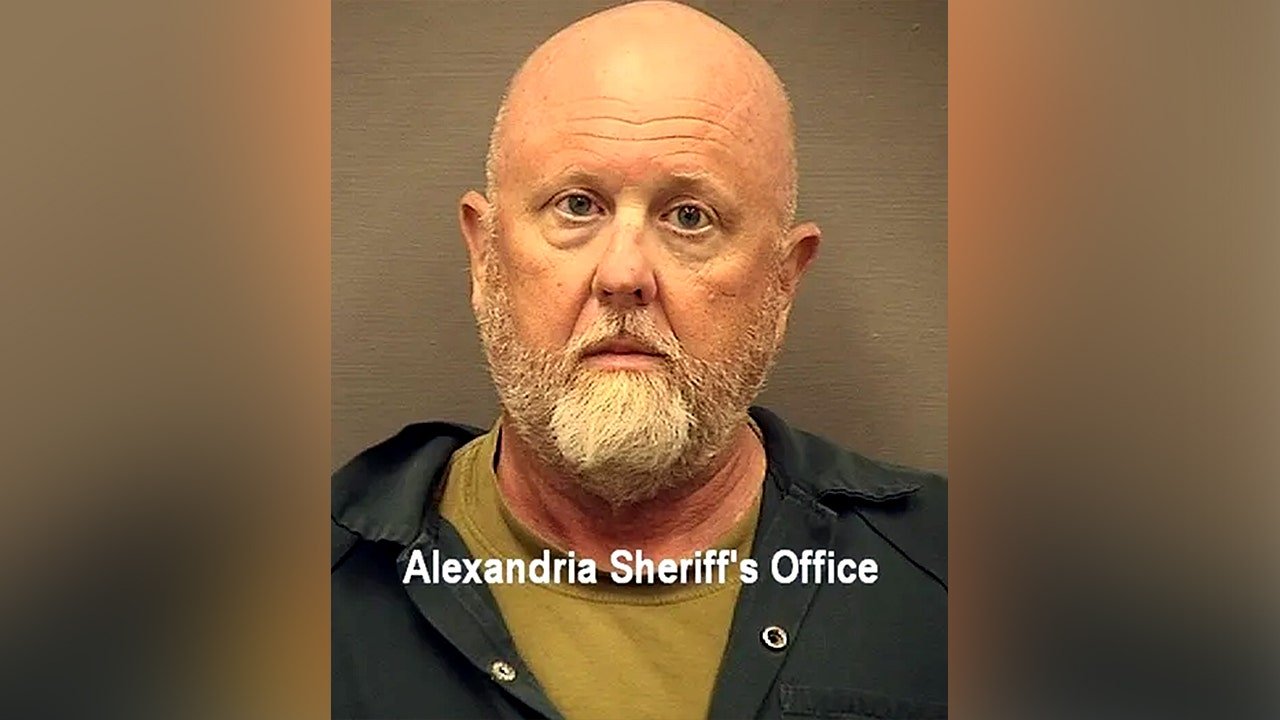 Ex-Coast Guard officer ordered to home detention for Trump threats