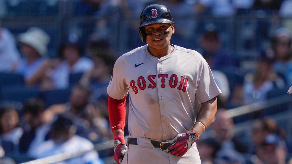 Sources: Red Sox trade All-Star slugger Rafael Devers to Giants