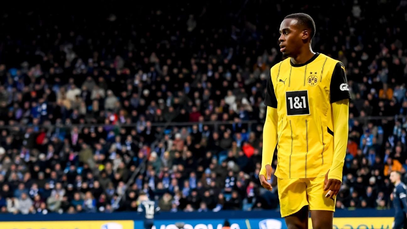 Chelsea make €50m offer for Dortmund's Jamie Gittens - sources