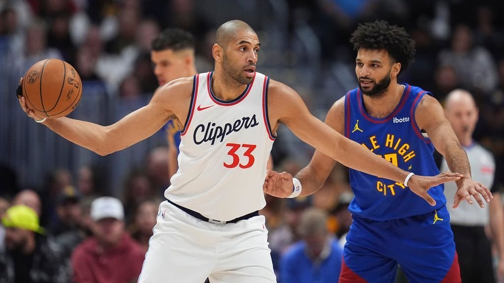 Sources - Batum opts out; interest in return to Clippers
