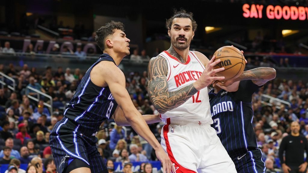 Sources - Rockets' Adams agrees to 3-year, $39M extension