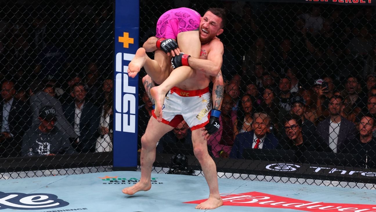 Merab Dvalishvili taps Sean O'Malley, retains title at UFC 316