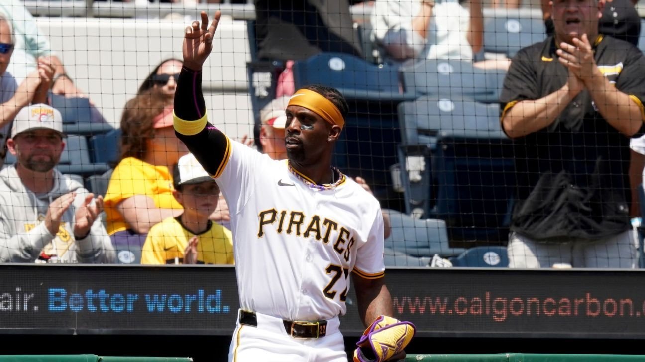 McCutchen moves past Clemente for third on Pirates' HR list