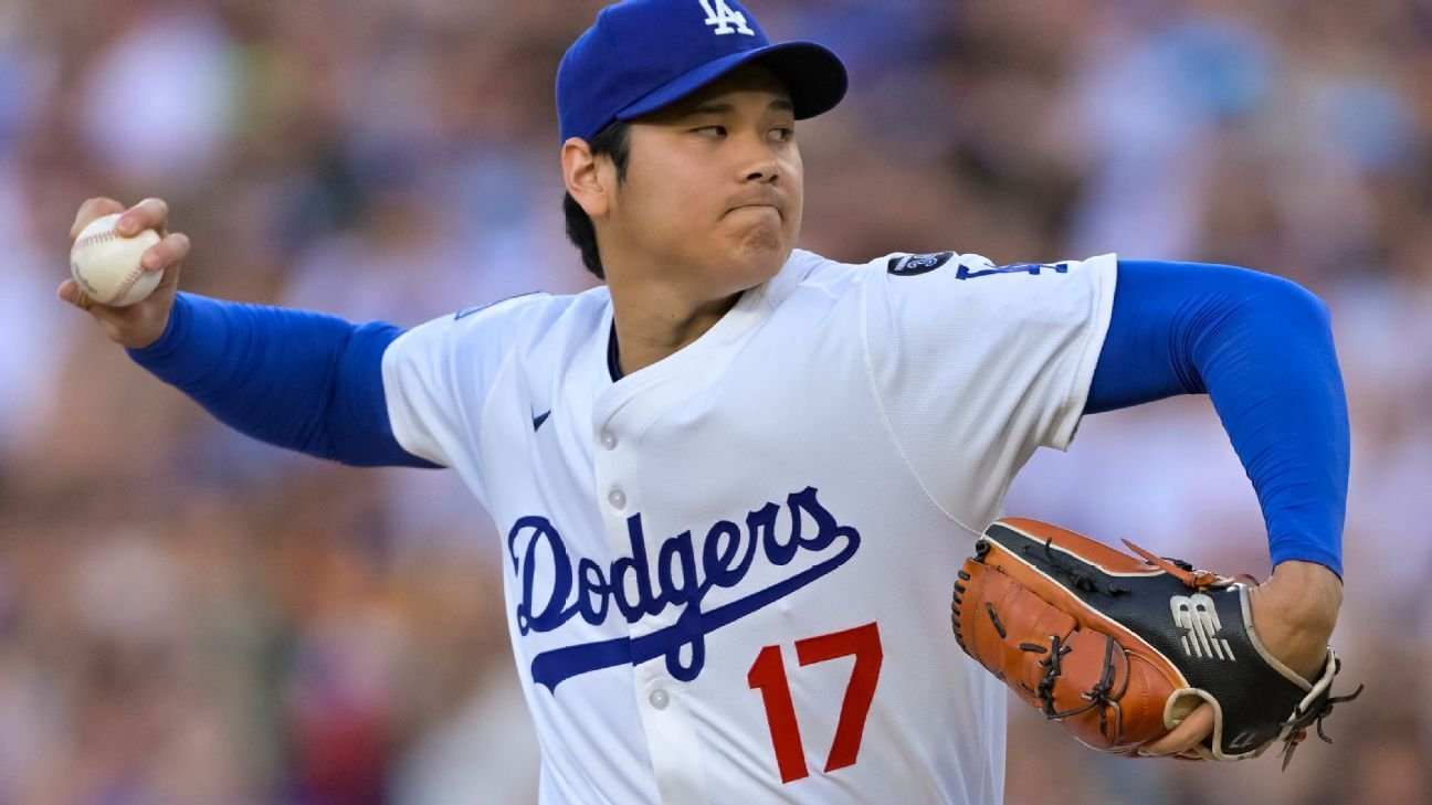 Shohei Ohtani pitches, hits in game for first time since '23