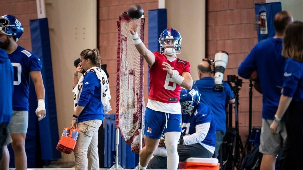 Giants rookie QB Jaxson Dart draws praise - 'Fit right in'