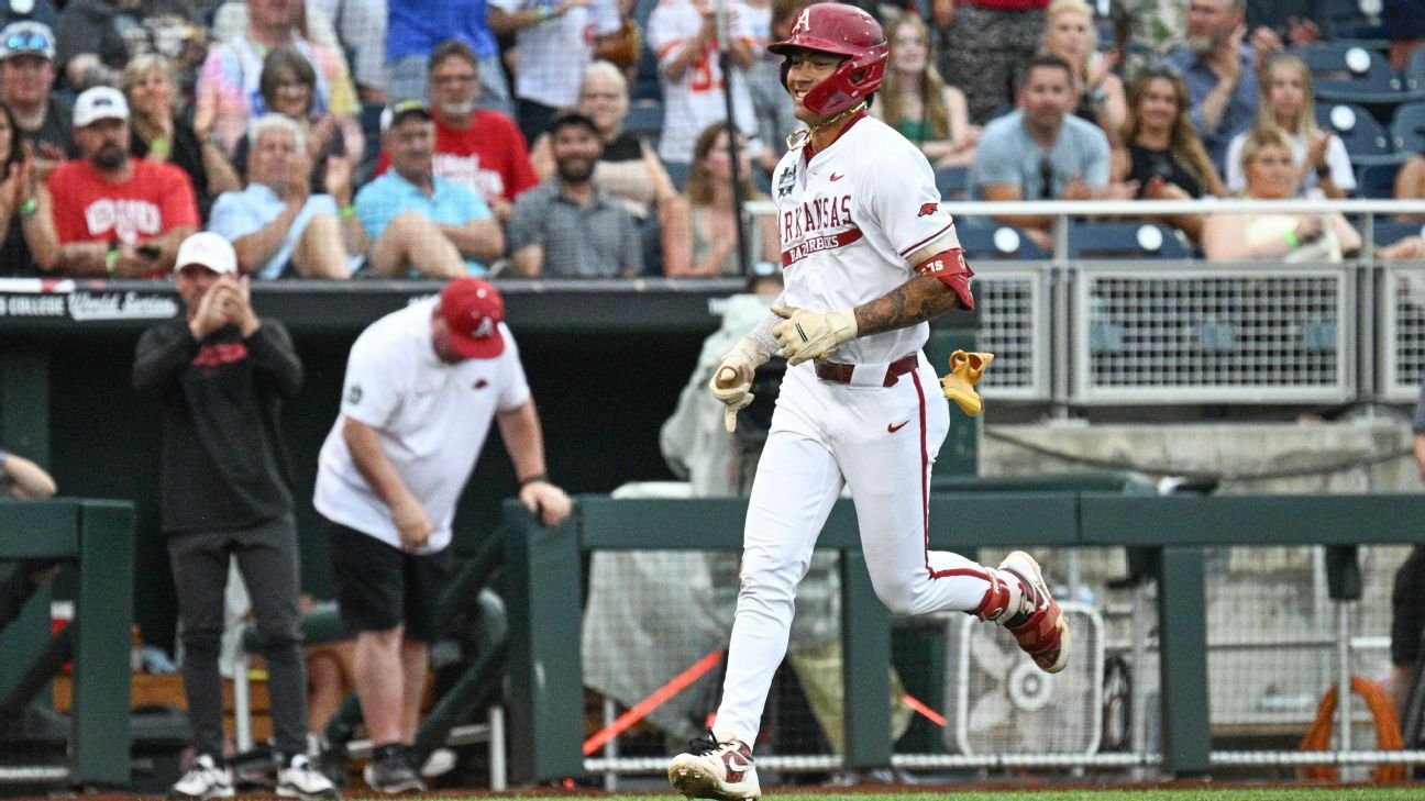 Arkansas ousts UCLA from Men's College World Series; LSU next