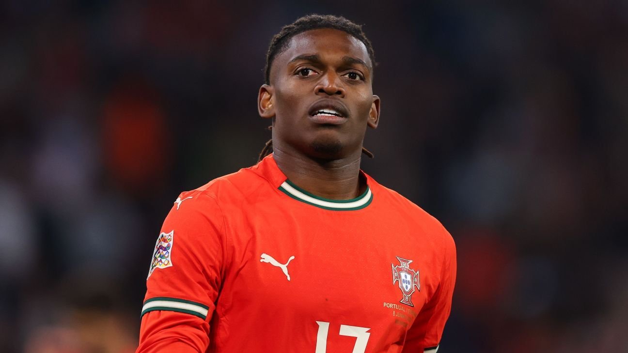 Transfer rumors, news: Arsenal, Chelsea eye Milan's Leão