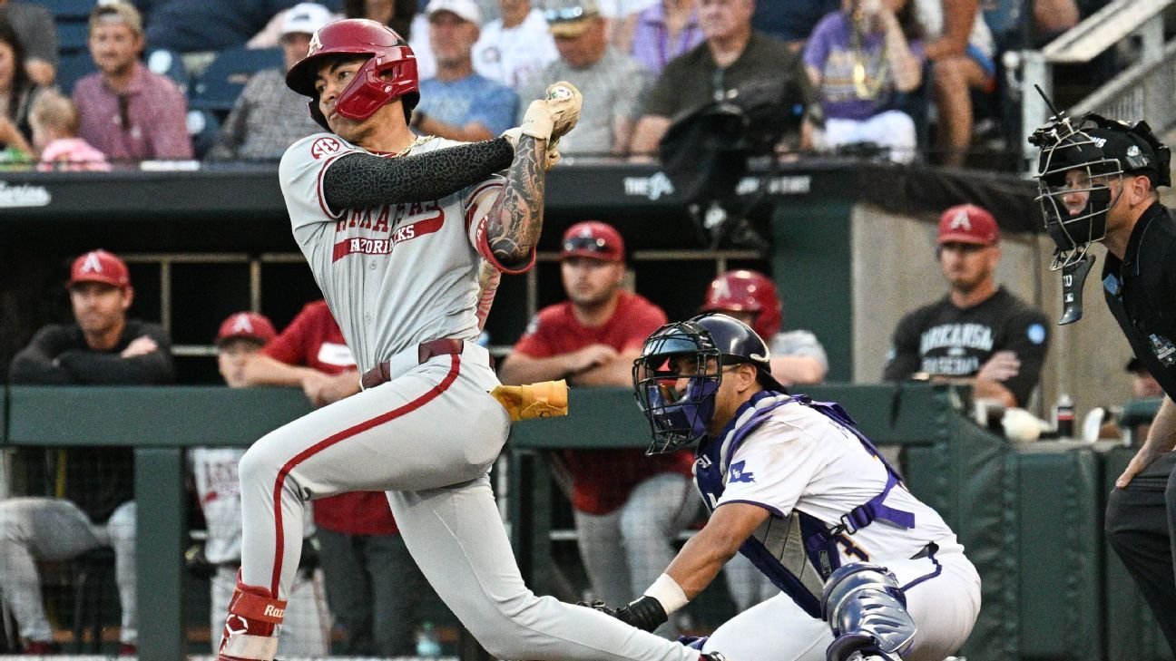 Arkansas' Aloy wins Golden Spikes Award as nation's top player