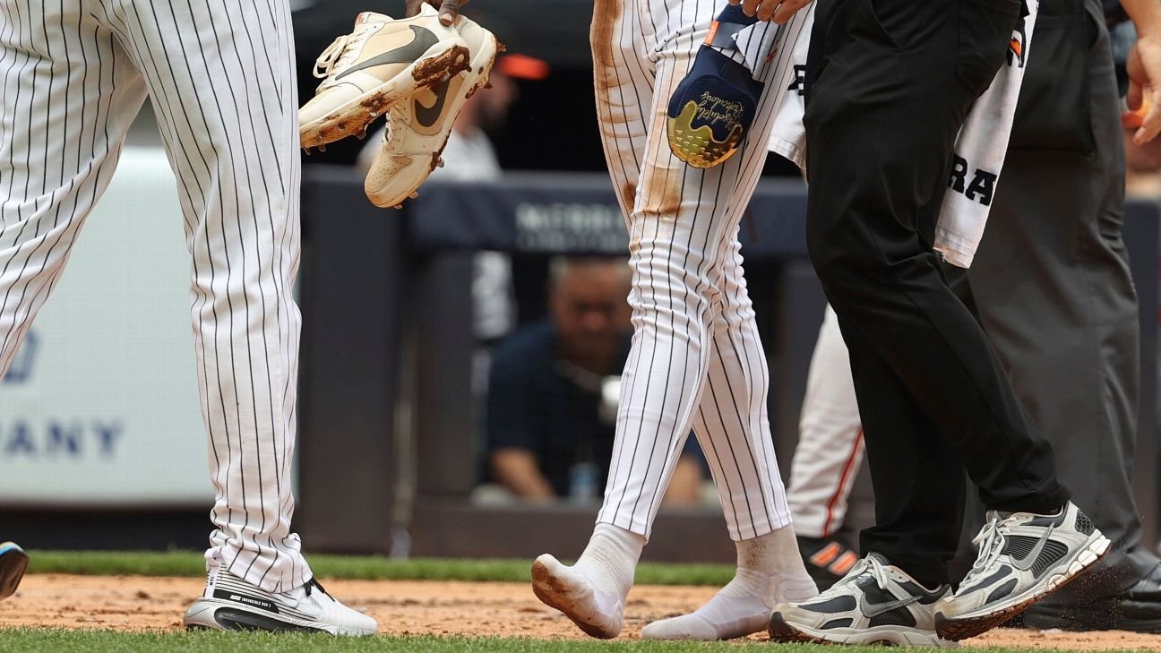 Yankees' Jazz Chisholm Jr. crosses plate without both shoes
