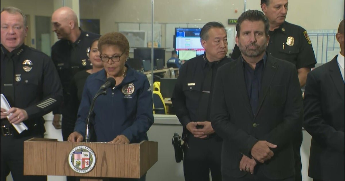Los Angeles mayor announces curfew as anti-ICE protests continue downtown