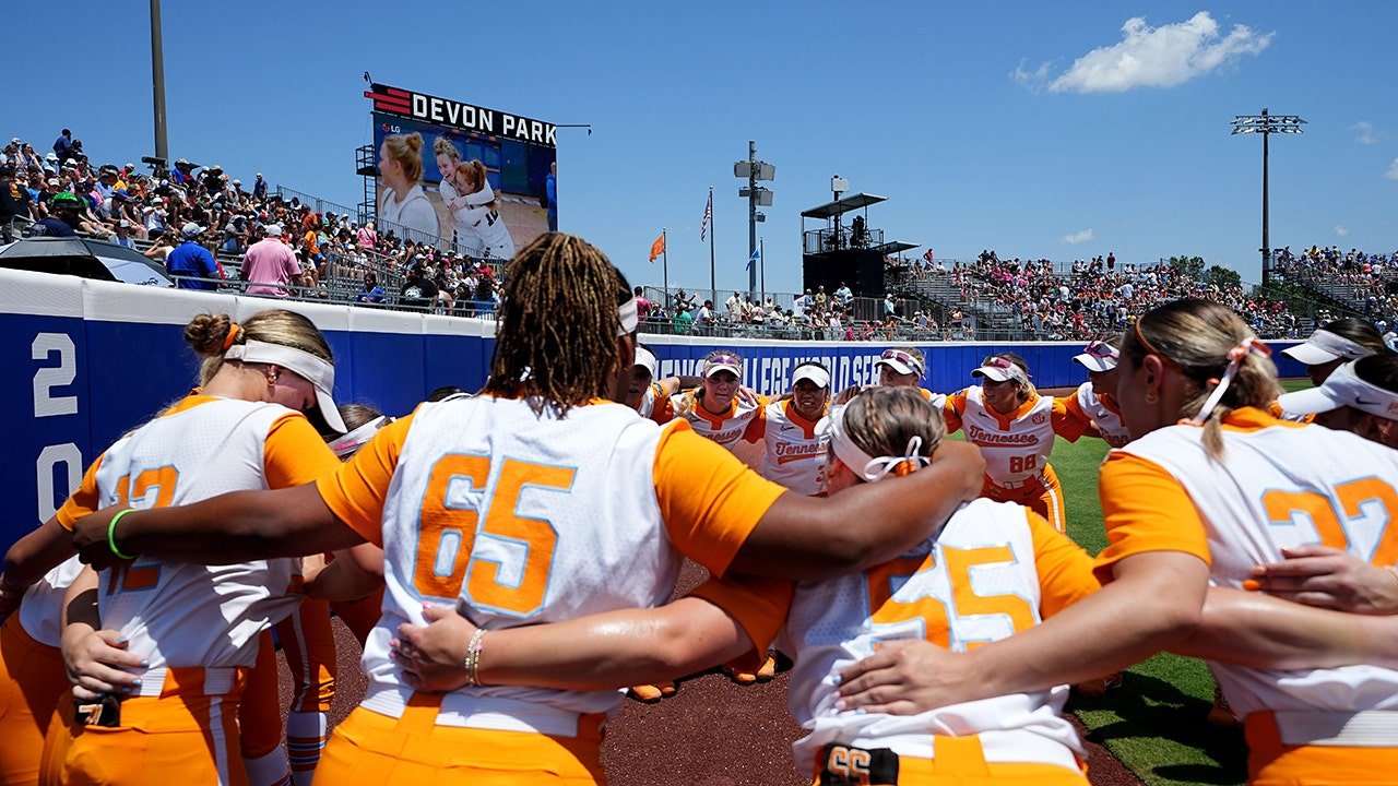 Women's College World Series: Elimination game sparks controversy