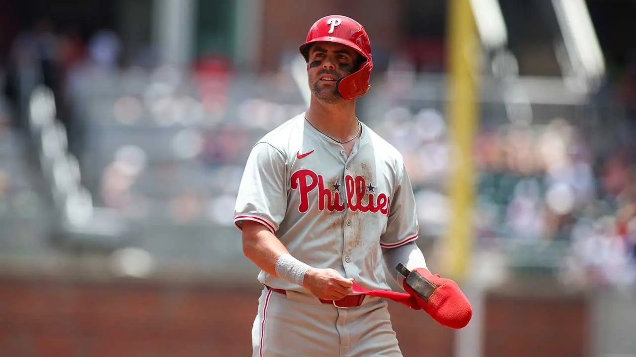 Whit Merrifield retires, hilariously apologizes to Phillies fan for poor play