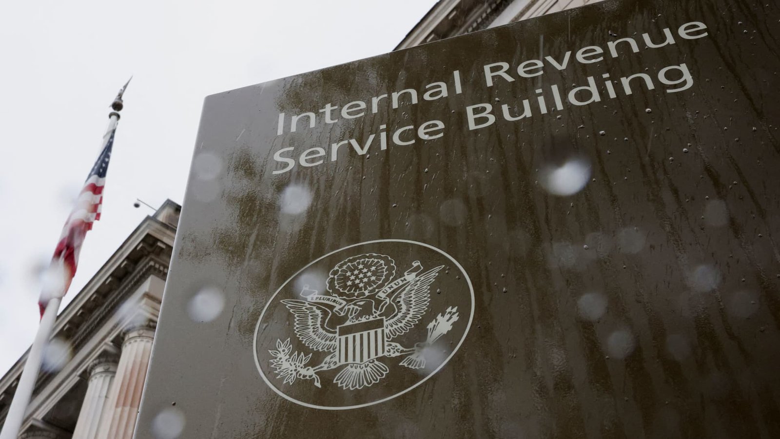 Churches can endorse political candidates without tax-exempt risk