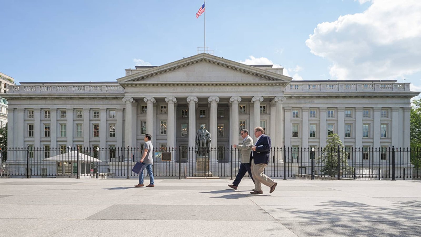 How the U.S. Deficit Could Spark a Crisis