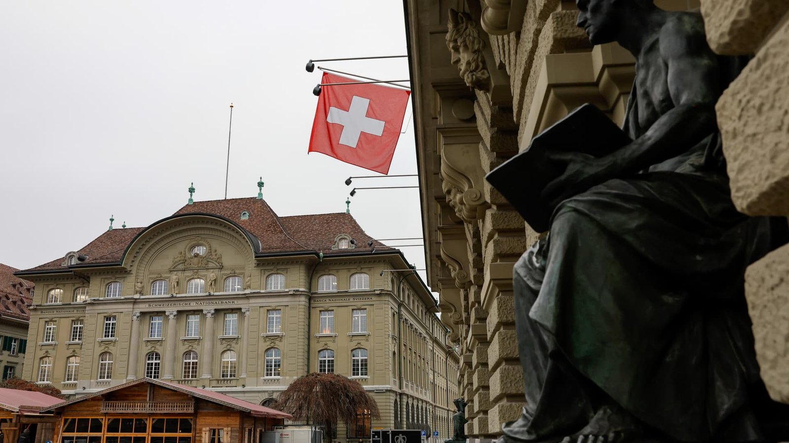 Hedge funds eye betting against Swiss Franc over carry trade rebound
