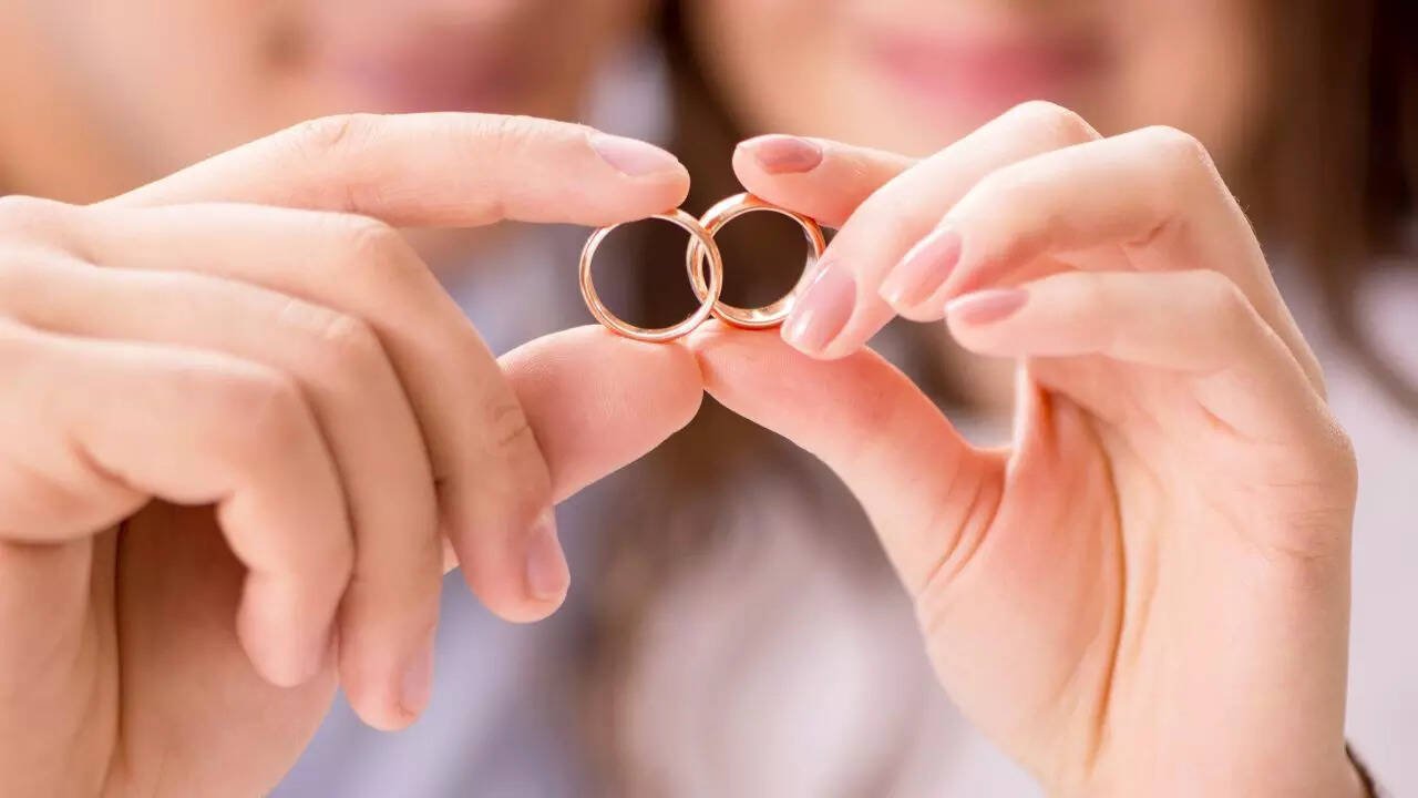 7 everyday habits that keep love alive in happy marriages