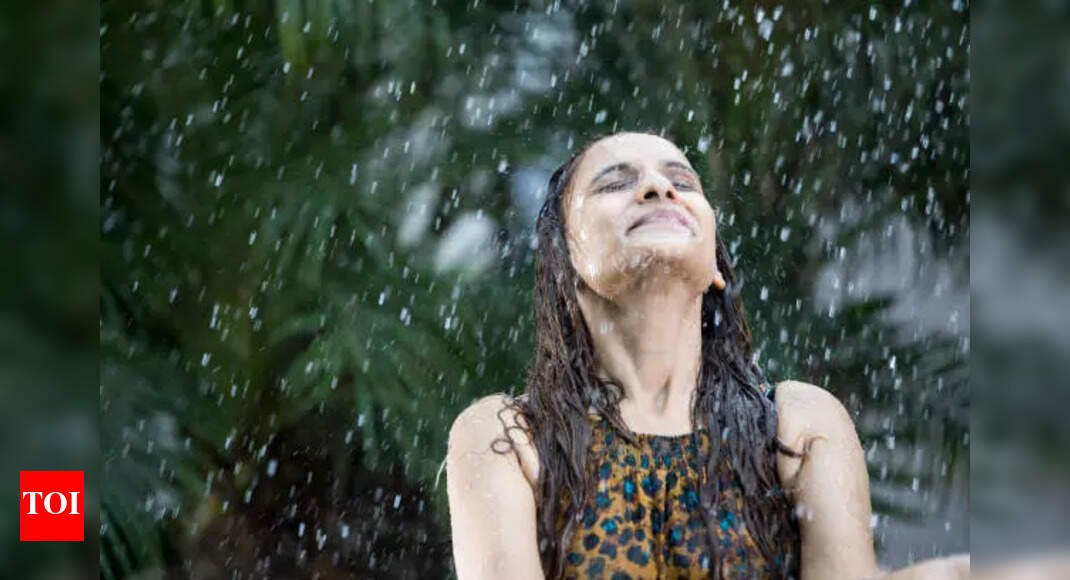 Soaked in the rain? 5 smart hacks to dry wet clothes fast (while you are still wearing them)