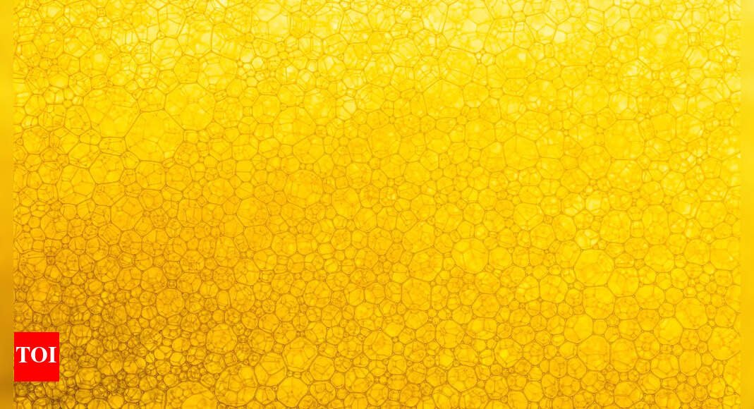 Bubbles in urine: What it could mean, according to a doctor |