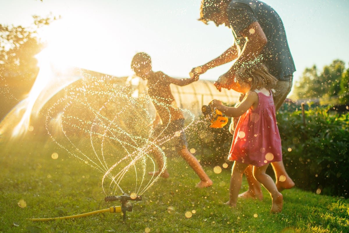 Hang up and hang out: Parents are reminiscing on no-phone summers and putting their kids in ‘device detox’