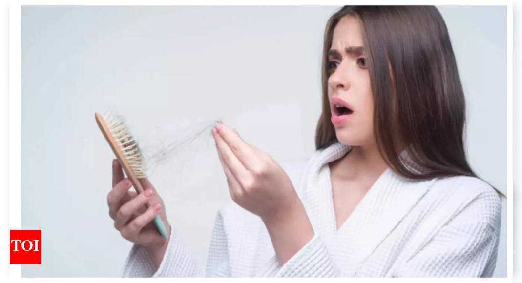 Struggling with hair fall in monsoon? Here are 5 nutritionist approved foods that help
