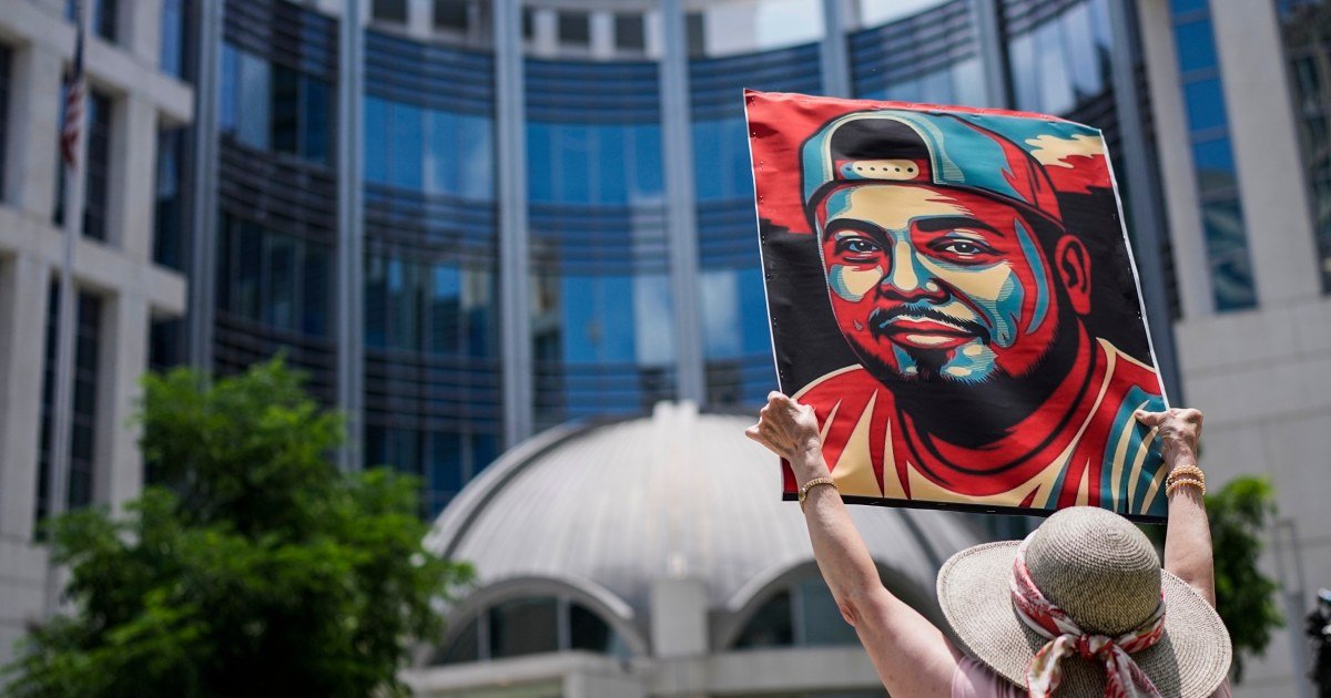 Judge orders government to stop making public comments on Kilmar Abrego Garcia's case