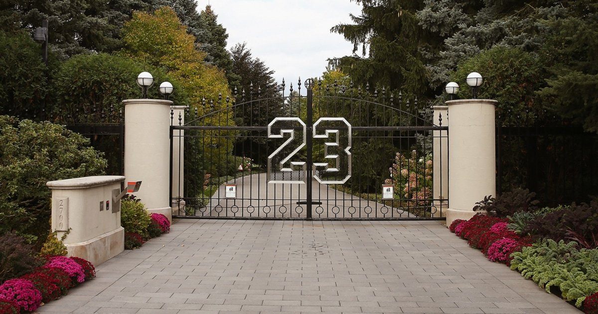Michael Jordan's one-time Chicago mansion listed on Airbnb