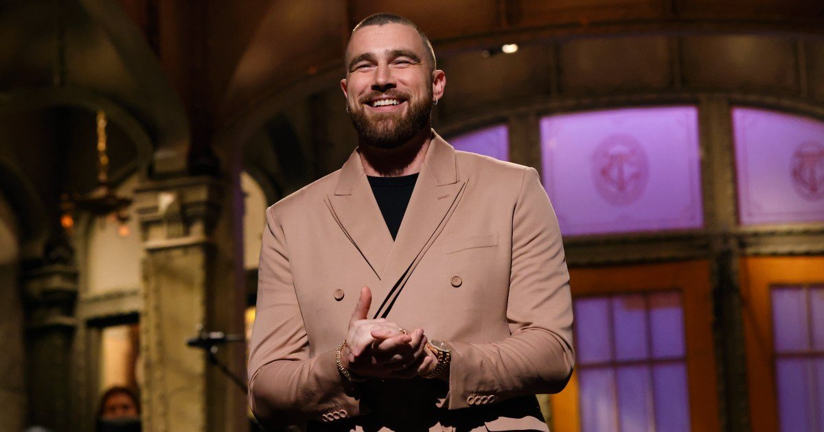 Travis Kelce opens up about how reading challenges affected his 'SNL' debut
