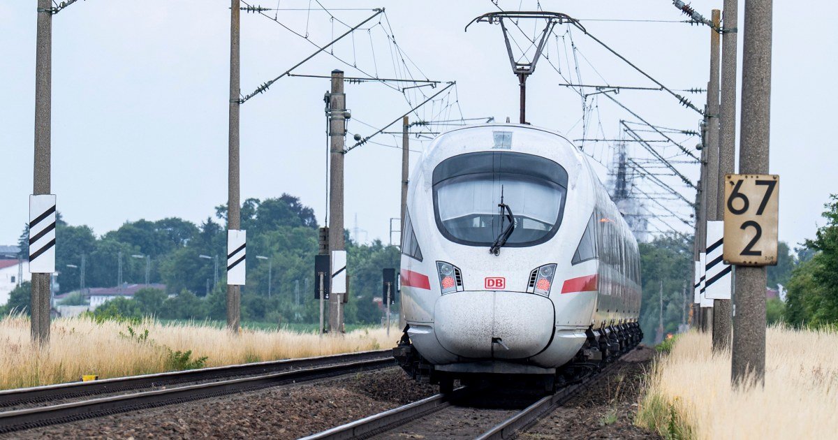 Police say a man injured 4 with a hammer on a German train before he was detained